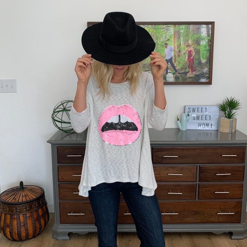 Sequin Lip 3/4 length Tee top